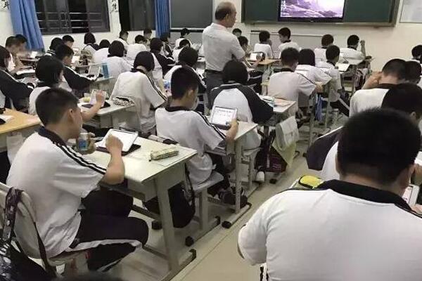 師生人手一臺平板電腦 ,這樣的課堂你上過嗎？
